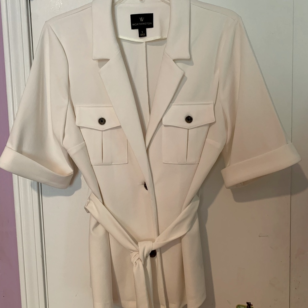 Worthington short sleeve butt-up jacket with belt.